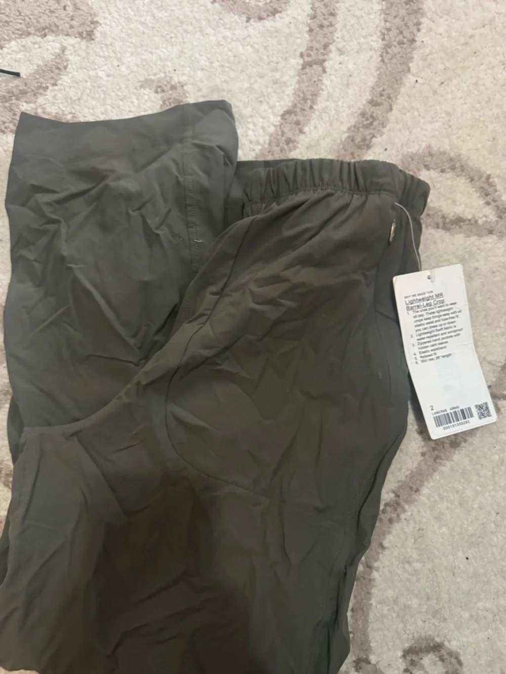 lululemon lightweight mid rise barrel-leg cropped pant - Picture 2 of 3